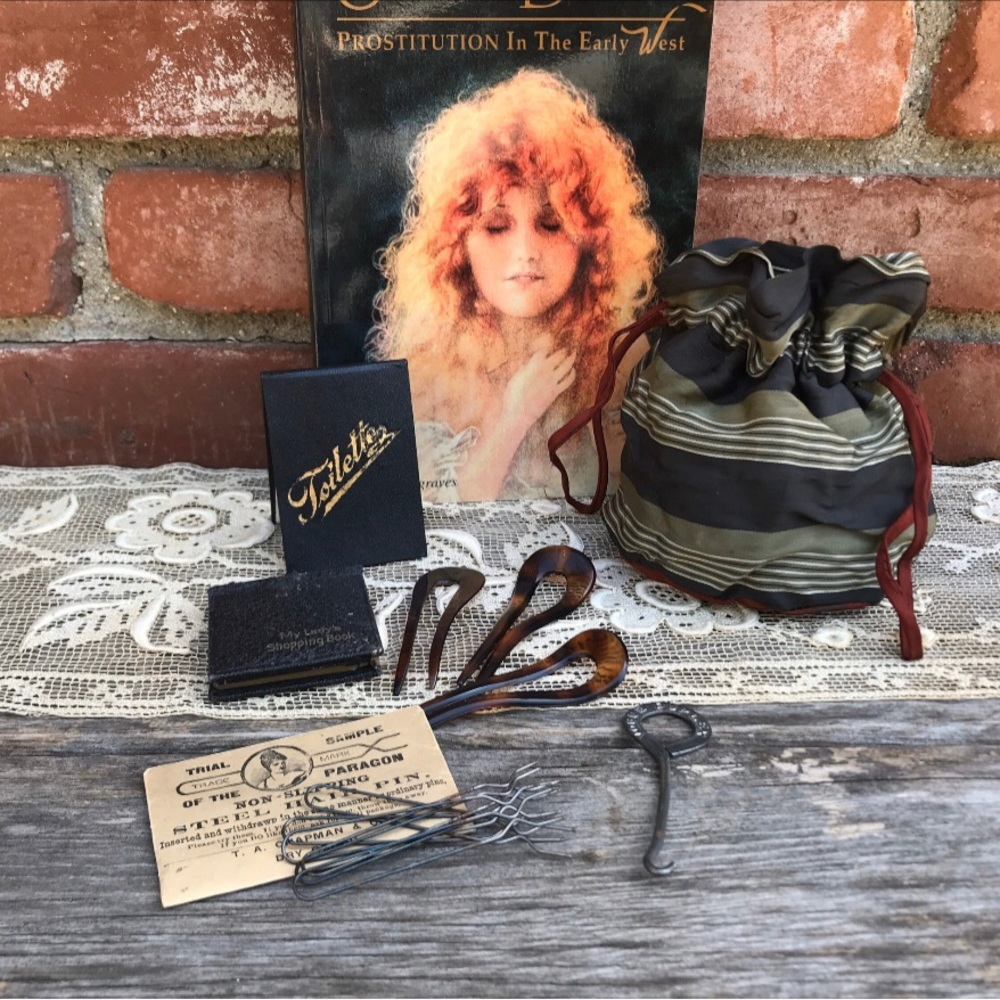 9 piece Edwardian Vintage Drawstring Bag With Accessories